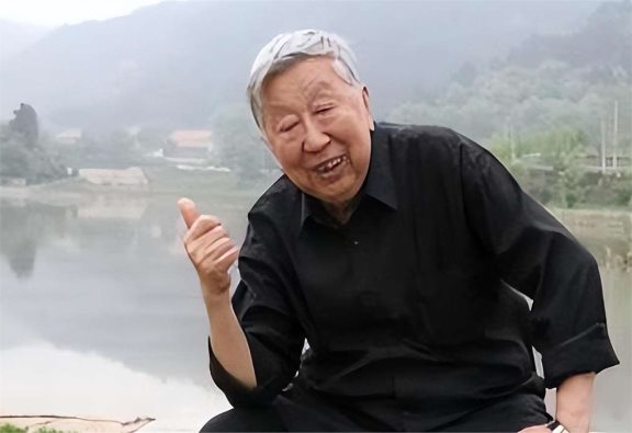 阎肃:与妻子恩爱有加,离世后遗产纠纷却让遗孀和儿子对簿公堂