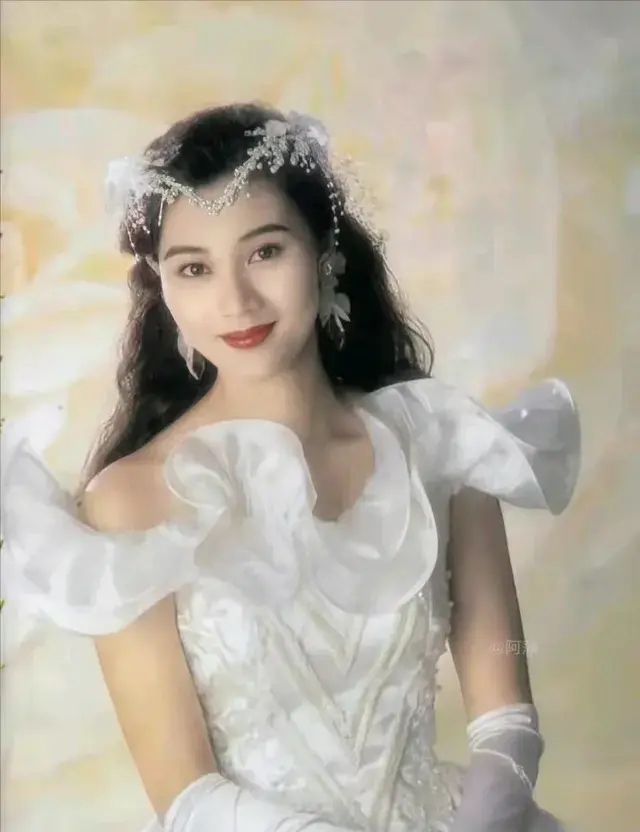 当年就是看了这些港星穿婚纱,才让我们迷上婚纱照