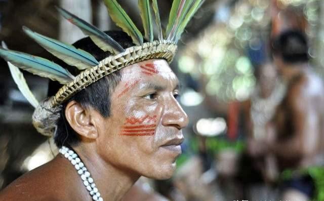 早期澳大利亚土著人的服饰,不仅仅是用来装饰的