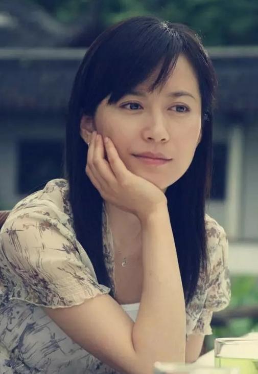 51岁还单身的俞飞鸿:初恋是柳云龙,感谢窦文涛陪伴20年