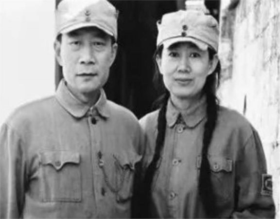 李雪健:患癌18年,脖子溃烂,痛不欲生,妻子一举动令他重新振作