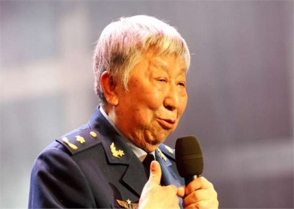 阎肃:与妻子恩爱有加,离世后遗产纠纷却让遗孀和儿子对簿公堂