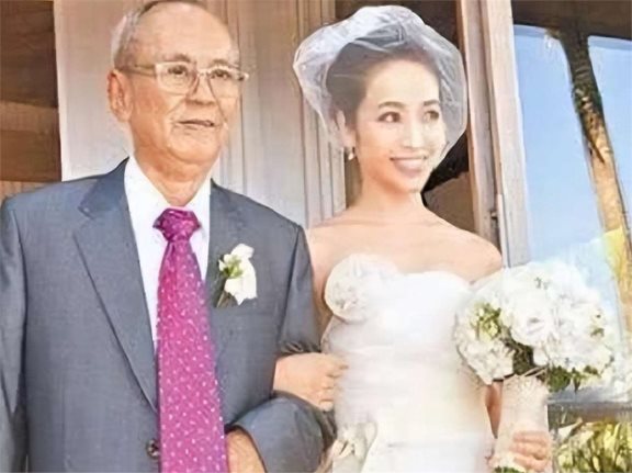 身为最强情妇的她,霸占闺蜜丈夫多年,生下侯佩岑获亿万资产