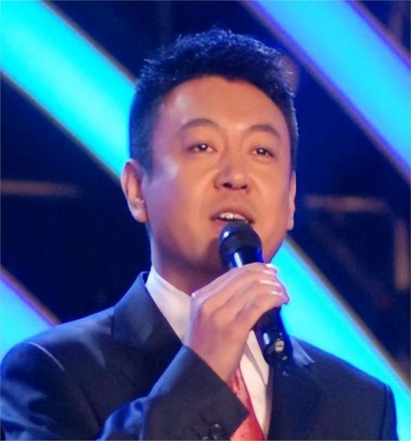 被网传10年换5任妻子,从央视离职的主持人杨柳,如今怎么样了?