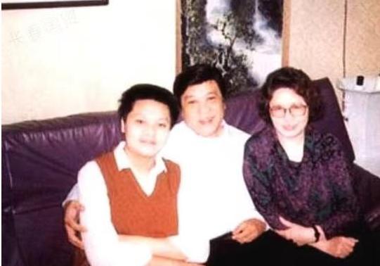 主持界传奇赵忠祥,被誉为中国第一男播音,解说动物世界深入人心