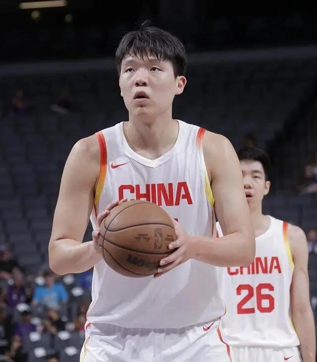 李凯尔观战!杨瀚森5中0!中国男篮3连败,一共输了104分