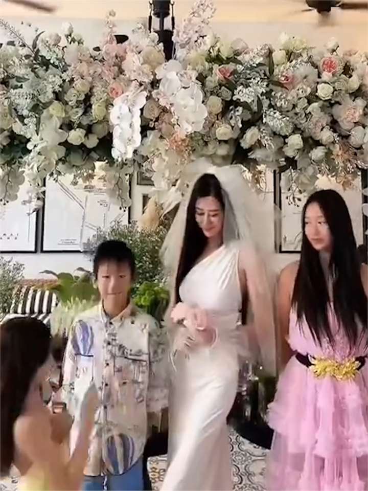 蒋丽莎结婚14年,被陈浩民孩子宠成最幸福的女人,网友:别生了