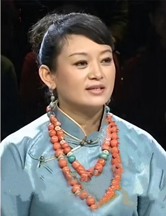 容中尔甲老婆的照片图片