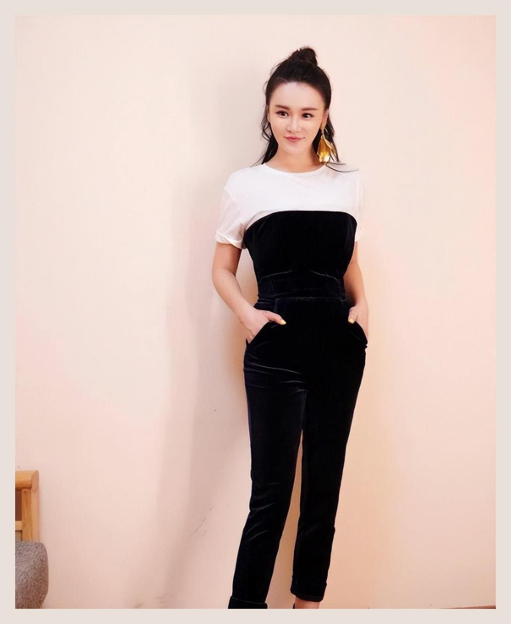 "拳王娇妻"冉莹颖:一年被甩23次,为救邹市明生三胎存血