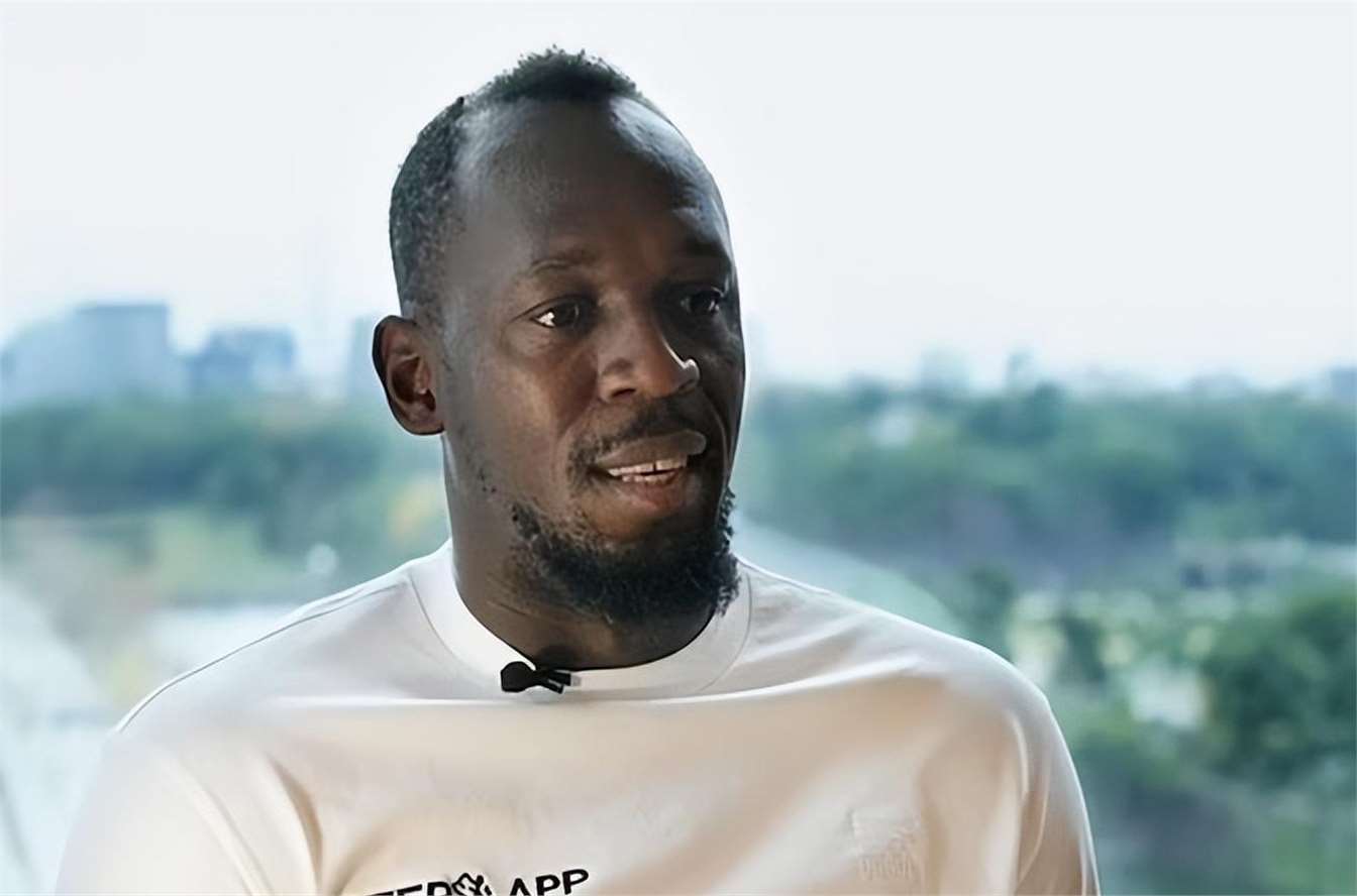 "飞人"博尔特:退役7年生3个孩子,身材发福,6块腹肌变一滩肉