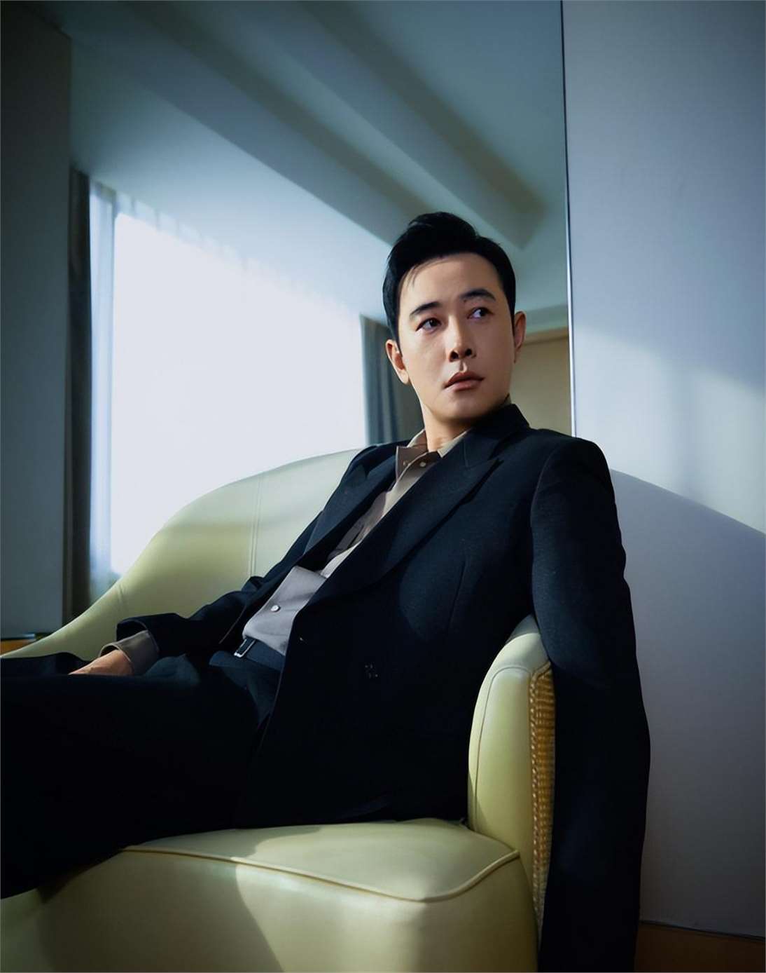 事实证明,42岁的罗晋,在成为"非著名"演员的路上越走越远啦!