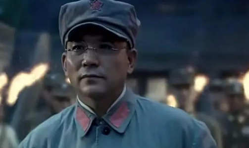 再看《人间正道是沧桑》才懂立华为何放弃心仪的瞿恩,选择董建昌