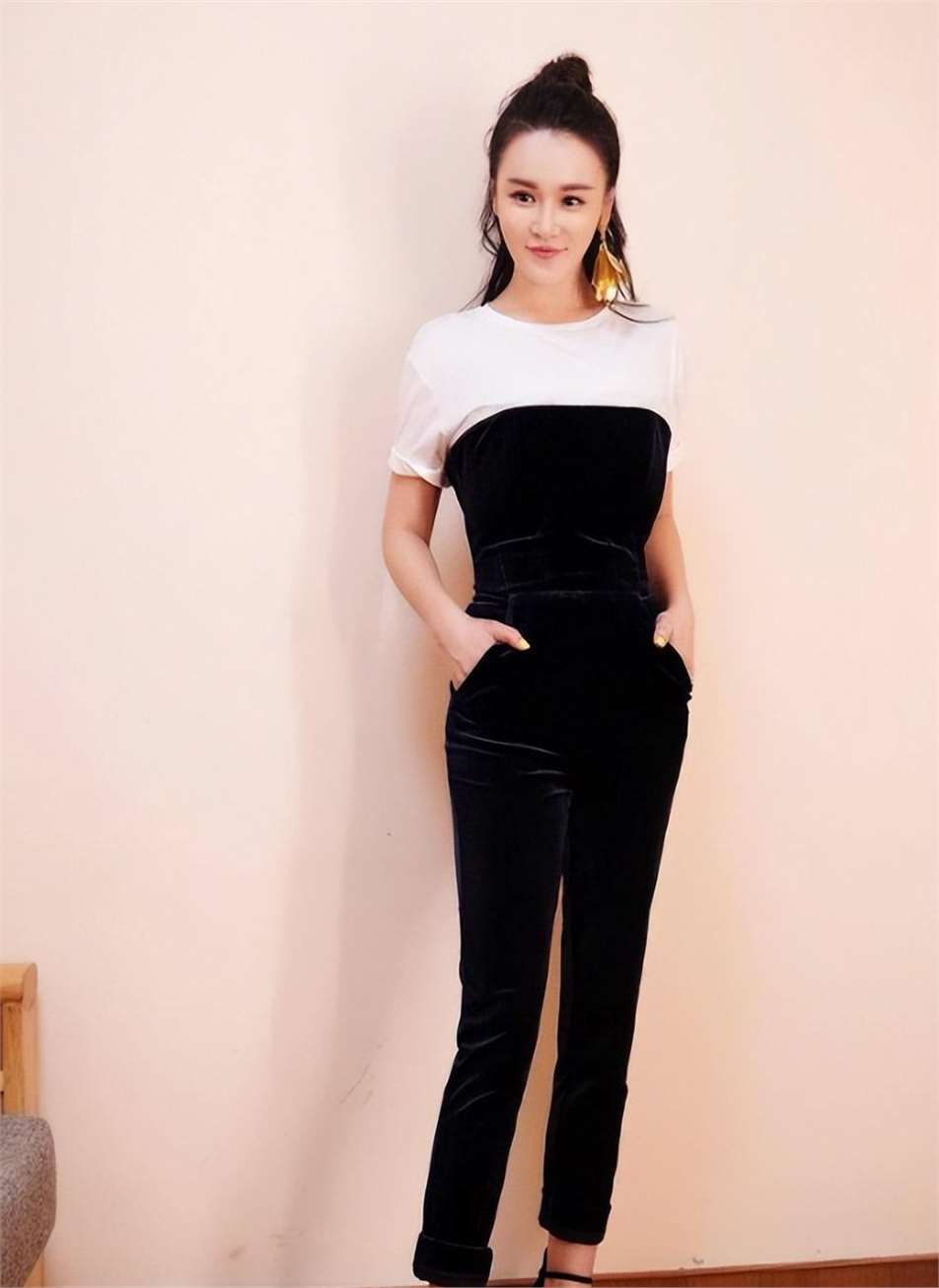 "拳王娇妻"冉莹颖:一年遭甩23次,为救邹市明生三胎存血?