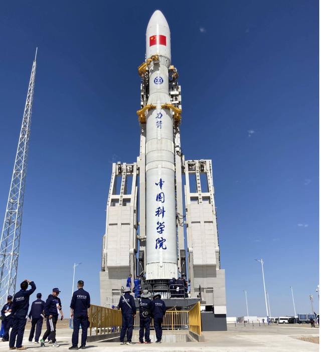 火箭的燃料竟然要手动雕刻?火药雕刻师那么重要,为何美国不需要