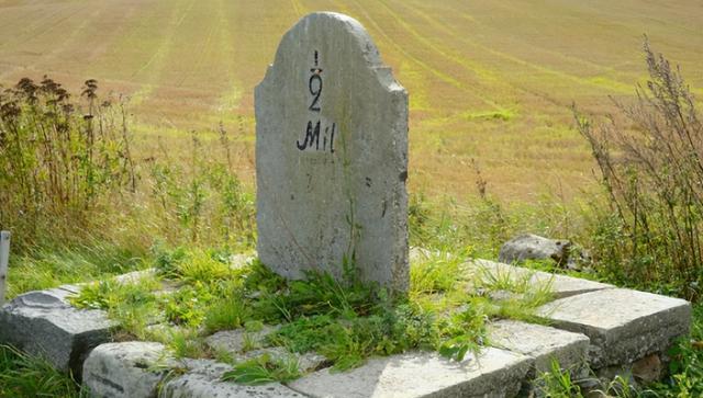 1990年俄罗斯在库页岛发现汉字石碑,挖开一看,碑上内容让人尴尬