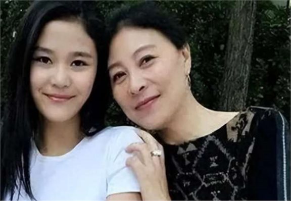 岳红:生下女儿五个月被离婚,经历抗癌后又遭抢劫,如今怎么样了