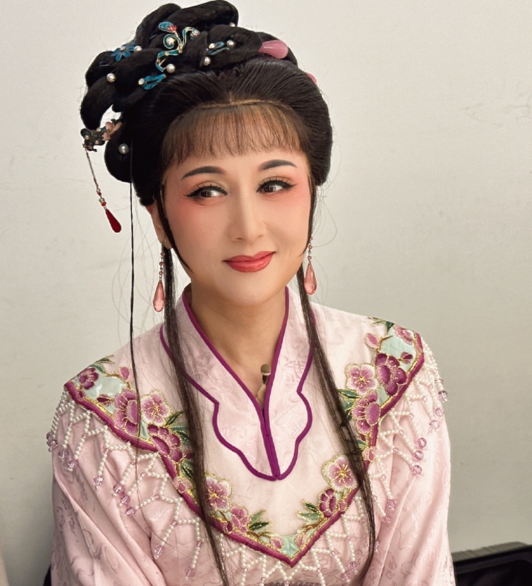 果真岁月不败美人,越剧名家单仰萍越活越优雅,谁能想到她已62岁