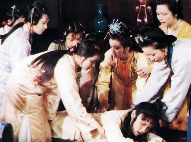 红楼梦:看懂王夫人的真实身份,才知道贾宝玉为何不能喊她"妈"