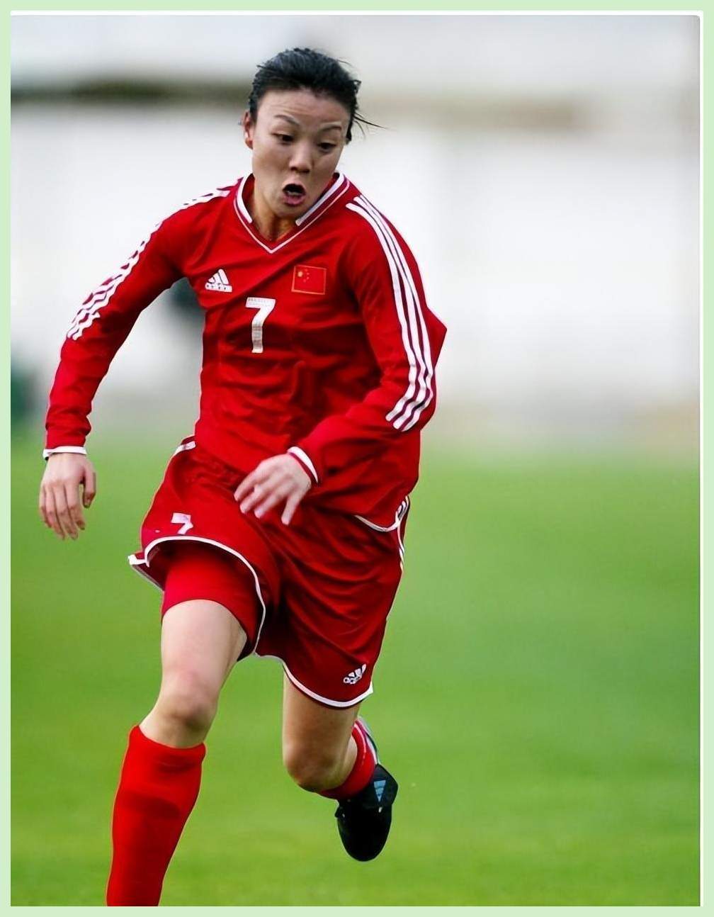 前女足国脚张欧影在美国去世:临终前,老公为其穿上7号球衣