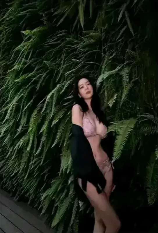 亚洲顶尖美女克拉拉的内衣写真公开,展现丰盈魅力,大胆性感!