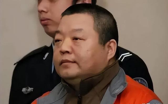 狂到没边!扇梅婷耳光,砸成龙场子,黑道歌手臧天朔结局令人唏嘘