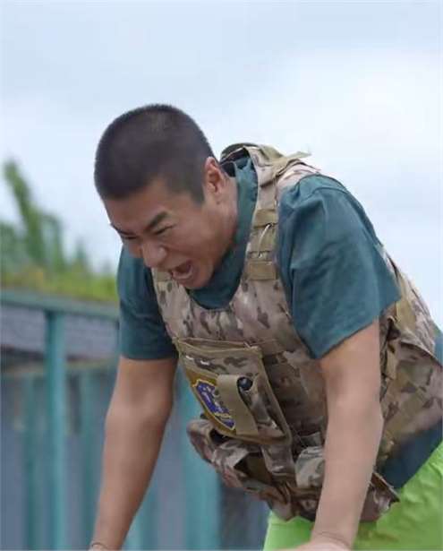 44岁王艳兵徐佳挑战退伍老兵,全程没有体力,身材发福难掩霸气!