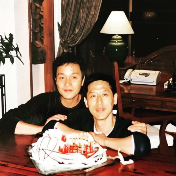 65岁唐鹤德与小27岁男友已有两个孩子?张国荣经纪人回应又被打脸