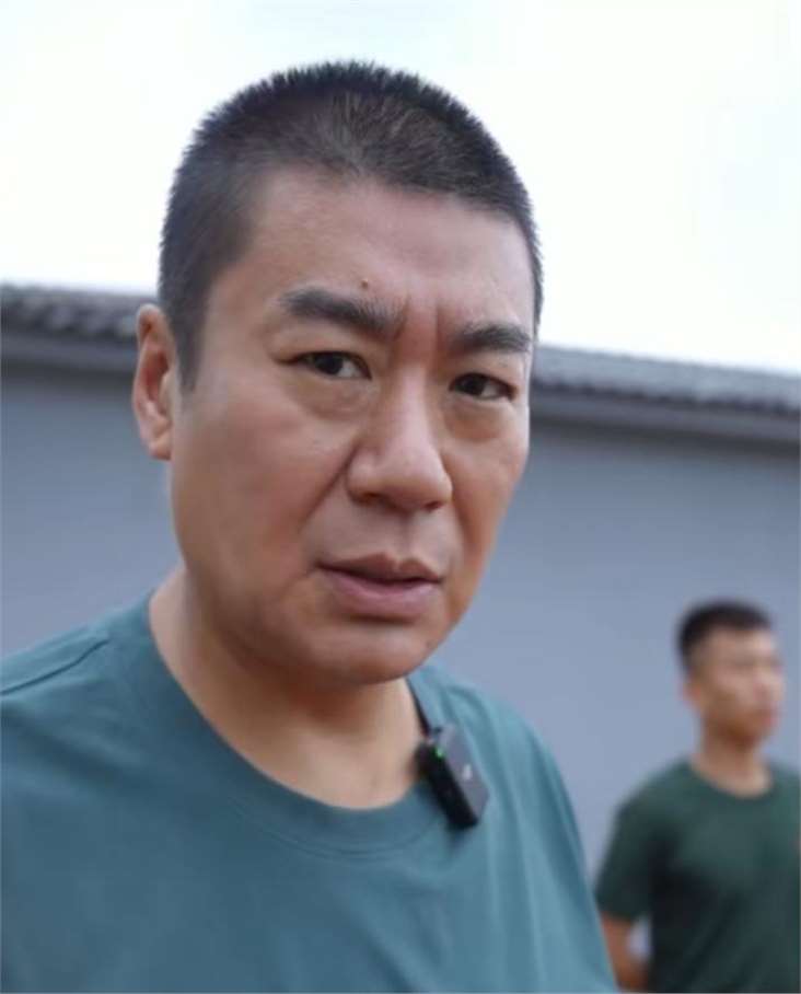 44岁王艳兵徐佳挑战退伍老兵,全程没有体力,身材发福难掩霸气!