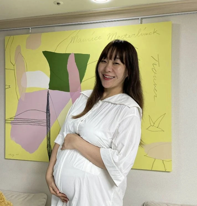 韩国女星,官宣怀孕,成为五个孩子的母亲,晒出怀孕四个月的照片