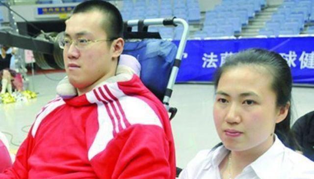 男排汤淼近况:瘫痪16年,母亲,妻子早已改嫁,试管女儿刚6岁