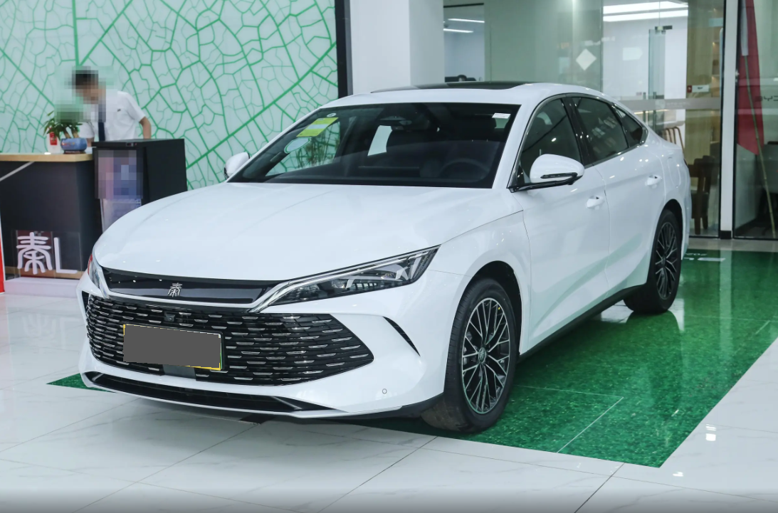 到店试驾比亚迪秦l,动力充沛空间够大,9.98万买它性价比挺高