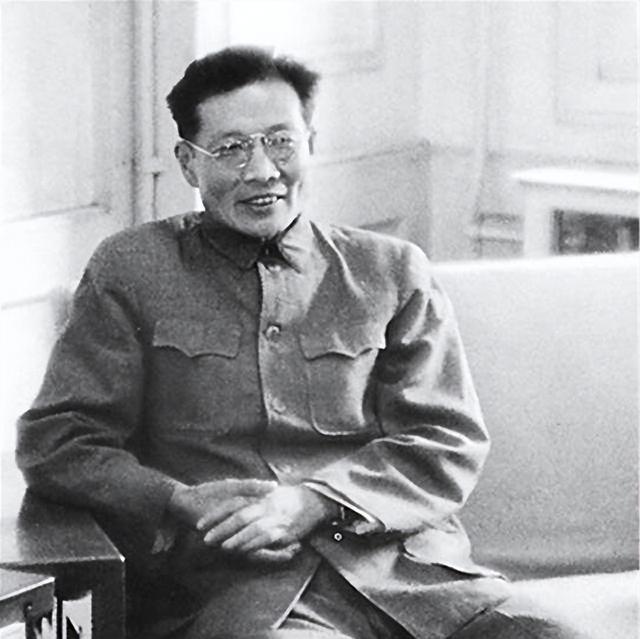 著名作家周立波去世前决定捐款全部资产,妻子忍痛完成遗愿