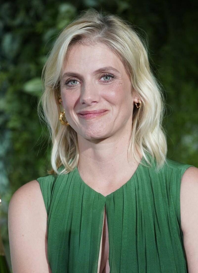 这谁能顶得住嘛!梅拉尼·罗兰,这身材是真的绝!