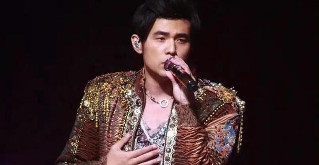 周杰伦演唱会遭众人吐槽,网友:还不如花1200元去看华晨宇!