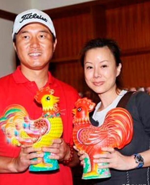 满文军抛弃糟糠妻之后,娶了富二代李俐,这样的婚姻谁是受害者?