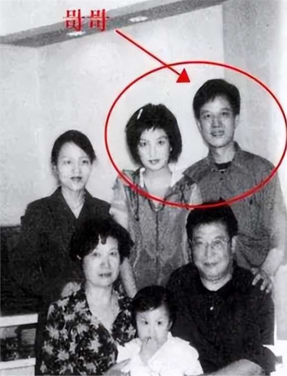 赵薇母亲有多惨?女儿被封杀,儿媳卷走5亿家产,丈夫也因病离世