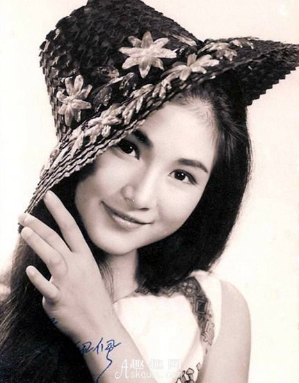 78岁武侠影后郑佩佩去世,周星驰发文悼念,世间再无华夫人