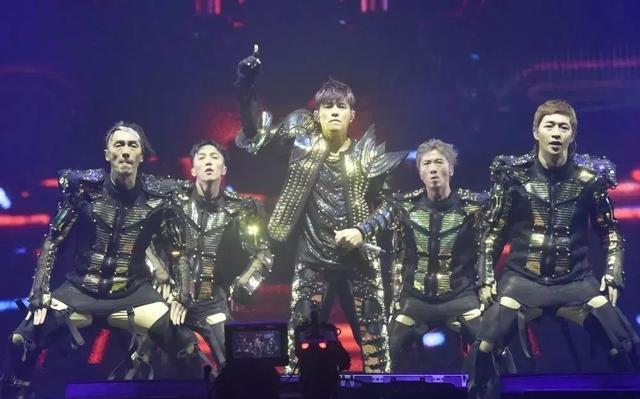 周杰伦演唱会遭众人吐槽,网友:还不如花1200元去看华晨宇!