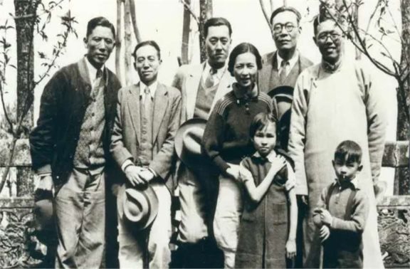1953年,林徽因女儿梁再冰与于杭的结婚照,完全遗传母亲的基因