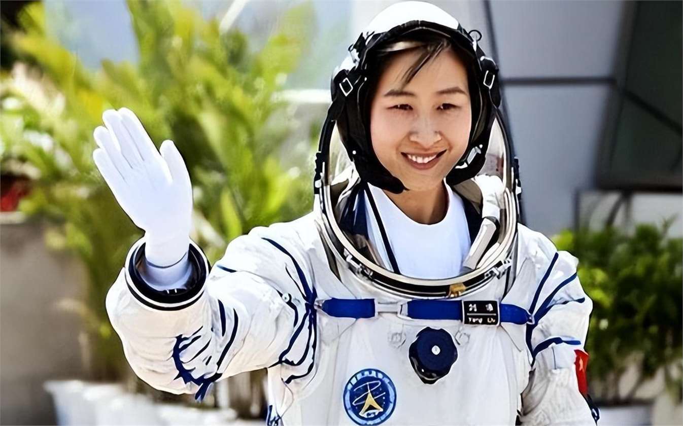 女航天员刘洋,结婚8年不生孩子,首次升空前为老公留下两条遗言