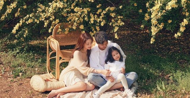 网红高火火官宣生娃喜讯!妻子翘二郎腿好自在,出生时辰被赞吉利