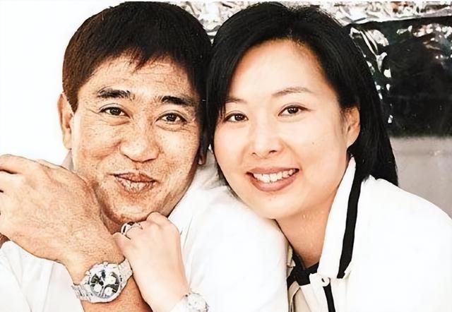 柯受良去世21年了,答应帮他照顾妻子的刘德华,张学友做到了吗?