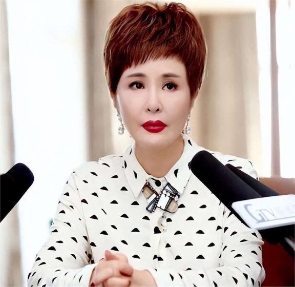 曾与英达闹绯闻7年,被传跟宋丹丹不和的田岷,如今如何了?