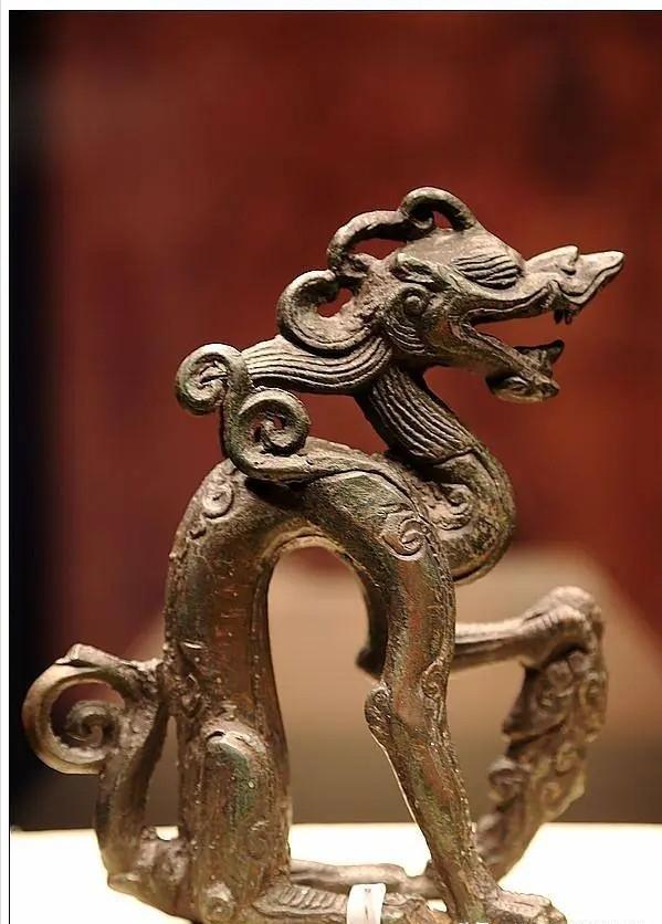 关于阿城出土的金代铜坐龙是皇室的御用器物,你能看出什么