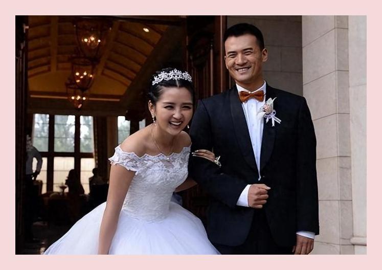 何洁独居生活曝光,前夫刁磊携子离京,感慨婚姻不易