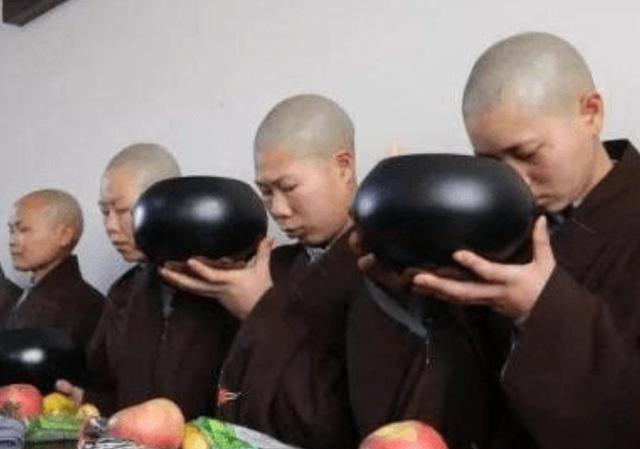 东北纯正"尼姑庙":僧众每天睡四小时吃一顿饭,不收门票不碰钱