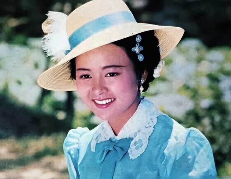 《庐山恋》主角张瑜:一生无儿无女,离婚多年见到前夫依旧会心动