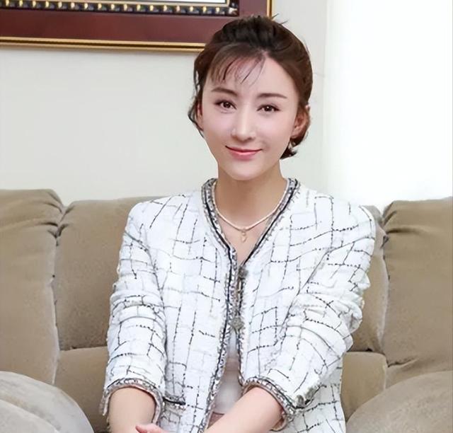 尤小刚:三婚娶小30岁的周庭伊,生了俩儿子,71岁的他不敢休息