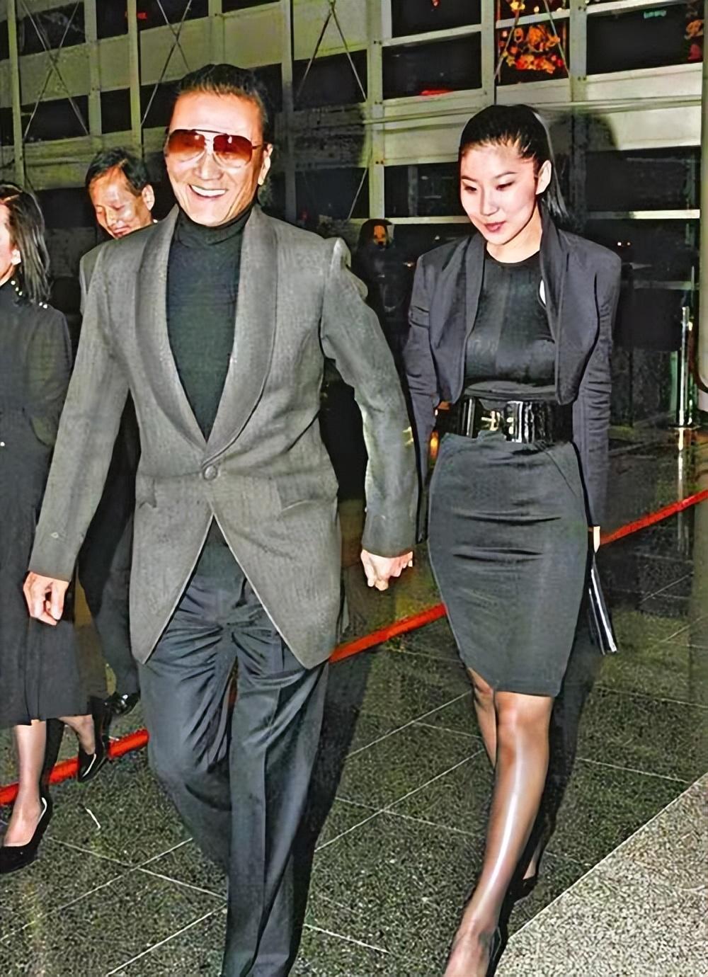 被谢贤养了12年,用青春换来了两千万,现在35岁的coco怎么样了?