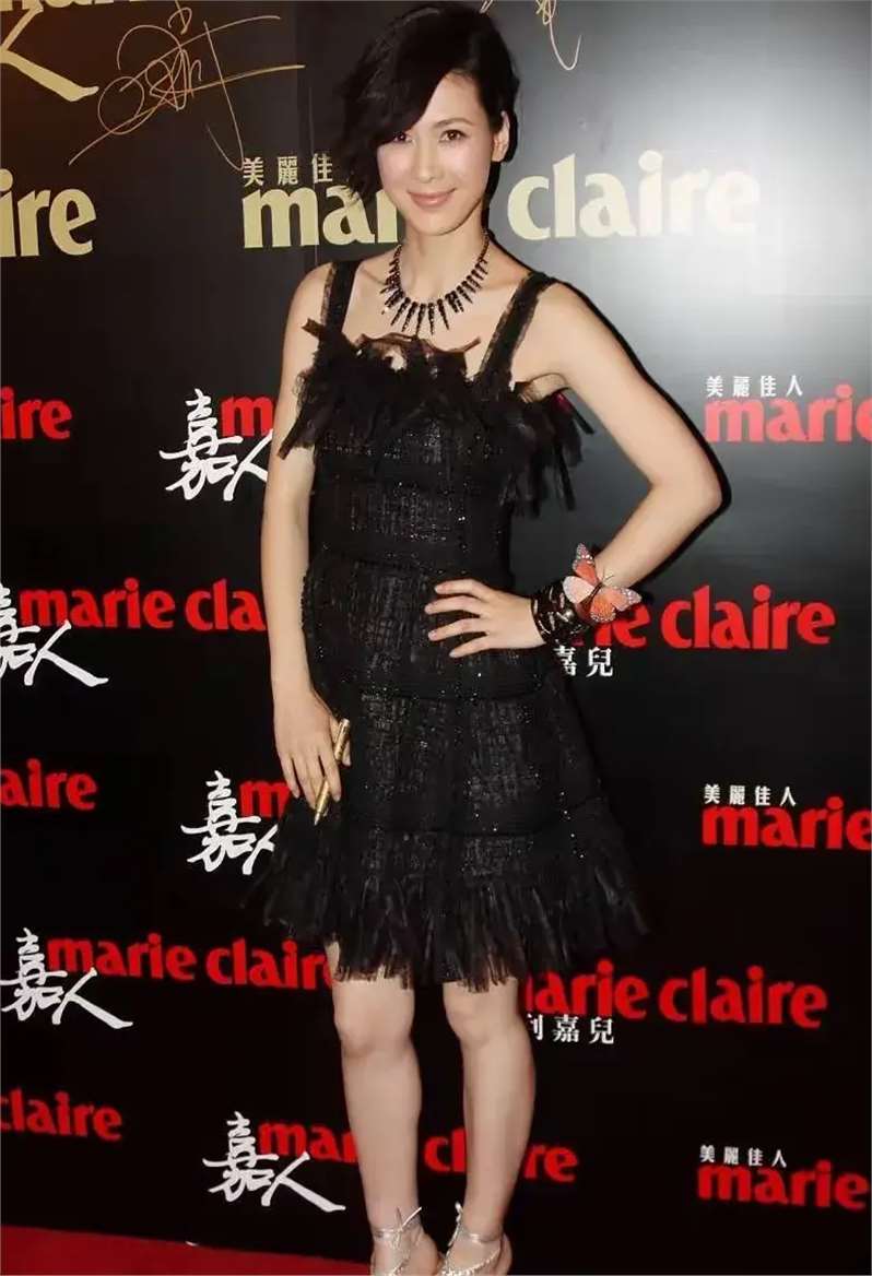 这谁招架得住嘛!童蕾这身材,这才是尤物啊!